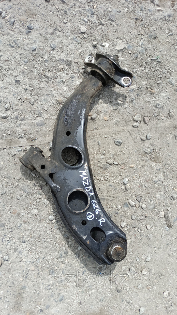 Рычаг правый передний нижний Mazda 626.