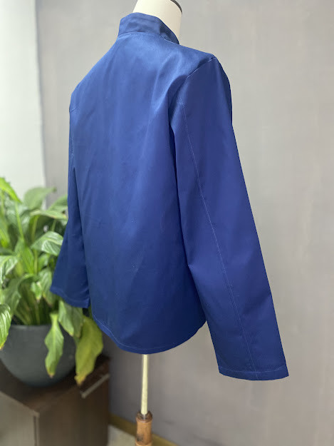 Синяя куртка синтетическая