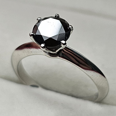 Золотое кольцо с черным бриллиантом 1,3 Ct  VG-Cut 16,5 размер