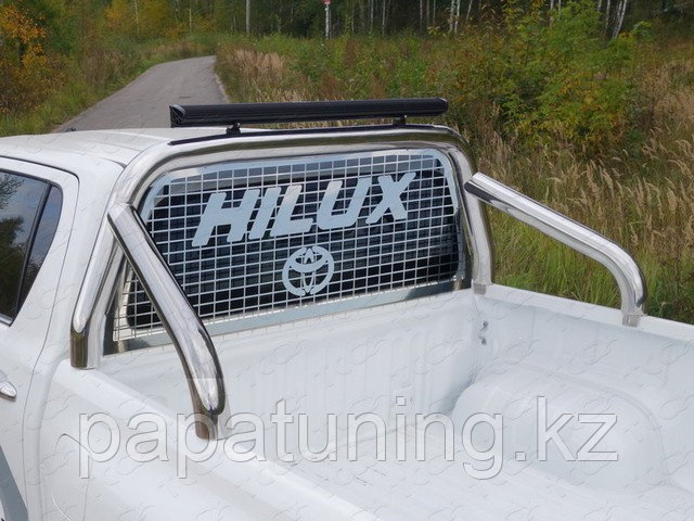 Защита кузова и заднего стекла 76,1 мм со светодиодной фарой (только для кузова) ТСС для Toyota Hilux Black - фото 1 - id-p108867377