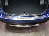 Накладка на задний бампер (лист шлифованный надпись Forester) ТСС для Subaru Forester (SJ) 2016-2017