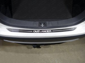 Накладка на задний бампер (лист шлифованный надпись OUTLANDER) ТСС для Mitsubishi Outlander 2015-2018 - фото 1 - id-p108852251