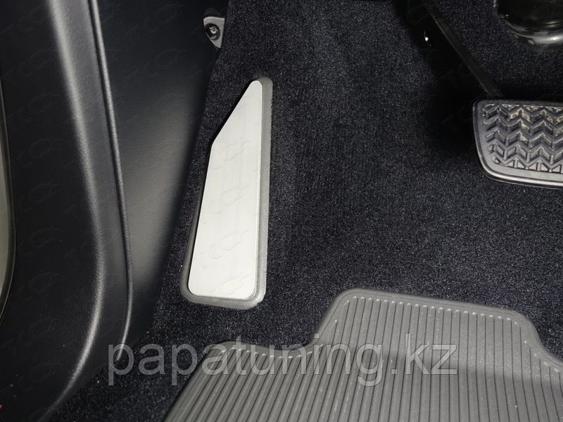 Накладка площадки левой ноги (лист алюминий 4мм) ТСС для Toyota Land Cruiser 200 EXCALIBUR 2017- - фото 1 - id-p108866868