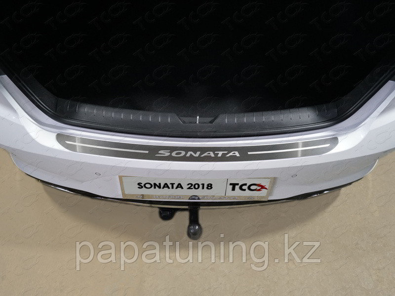 Накладка на задний бампер (лист шлифованный надпись Sonata) ТСС для Hyundai Sonata 2018- - фото 1 - id-p108852181