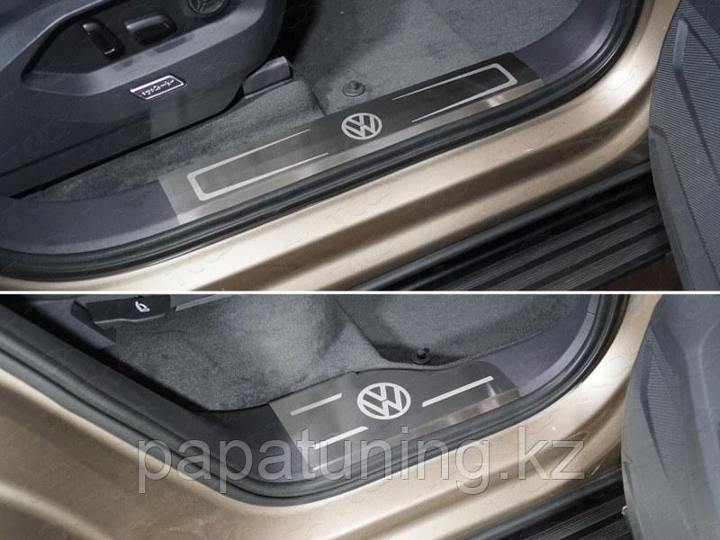 Накладки на пластиковые пороги (лист шлифованные логотип VW) 4шт ТСС для Volkswagen Touareg 2018- - фото 1 - id-p108851927