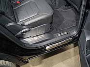 Накладки на пластиковые пороги задние (лист шлифованный лотип VW) 4шт ТСС для Volkswagen Teramont 2018-2020