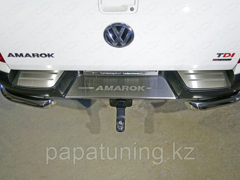 Накладки на задний бампер (лист шлифованный надпись Amarok) ТСС для Volkswagen Amarok 2016- - фото 1 - id-p108851886