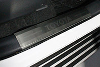 Накладки на пластиковые пороги (лист шлифованный надпись Toyota) 4 шт ТСС для Toyota RAV4 2019-