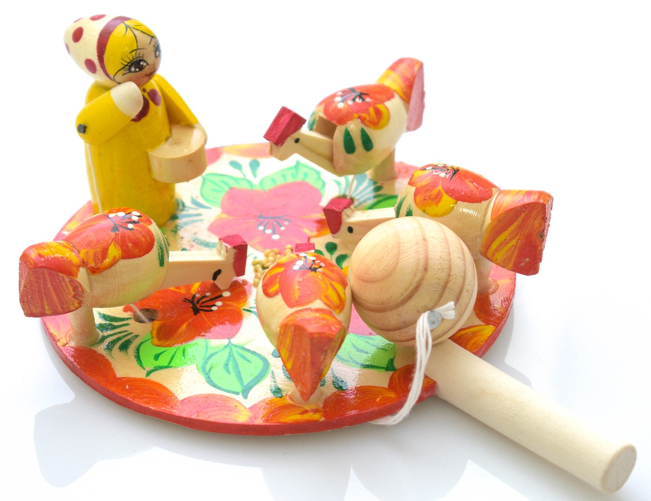 Деревянная игрушка: Девочка кормит курочек | Нескучные игры