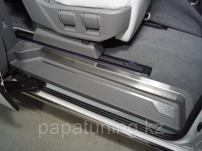 Накладки на пластиковые пороги задние (лист шлифованный) 2шт ТСС для Hyundai Staria 2021- - фото 1 - id-p108851604