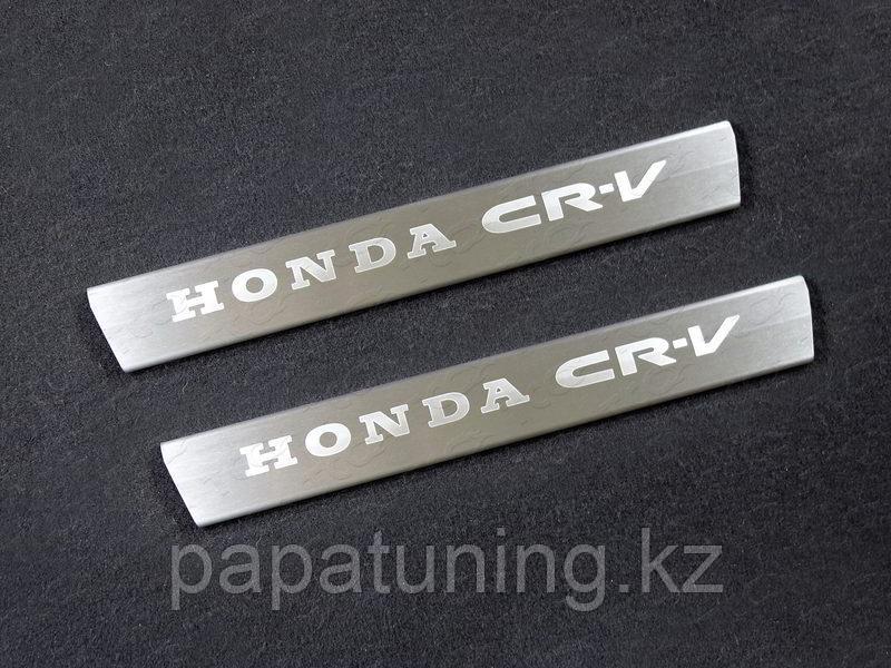Накладки на пластиковые пороги (лист шлифованный надпись Honda CR-V) 2шт ТСС для Honda CR-V 2017- - фото 2 - id-p108851577