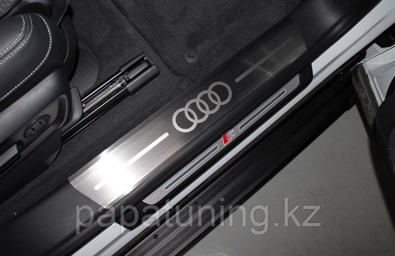 Накладки на пороги (лист шлифованный надпись логотоп audi) 4шт ТСС для Audi Q8 2019- - фото 1 - id-p108851473
