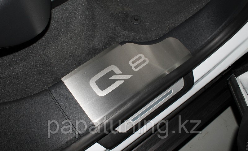 Накладки на пороги (лист шлифованный надпись Q8) 4шт ТСС для Audi Q8 2019- - фото 1 - id-p108851472