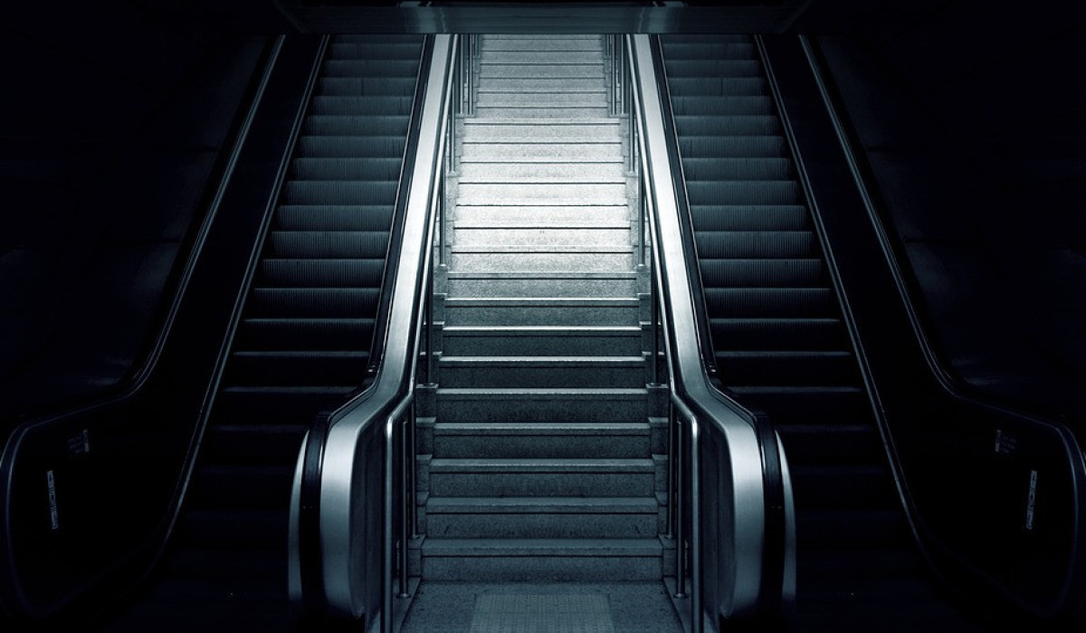 Ремонт эскалатора метро