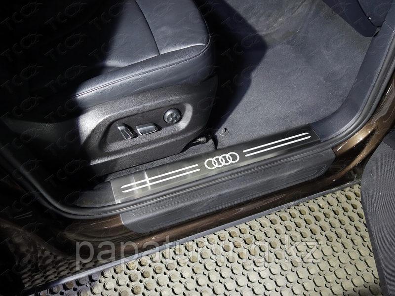 Накладки на пластиковые пороги (лист шлифованный логотип audi) ТСС для Audi Q5 2008-2016 - фото 1 - id-p108851454