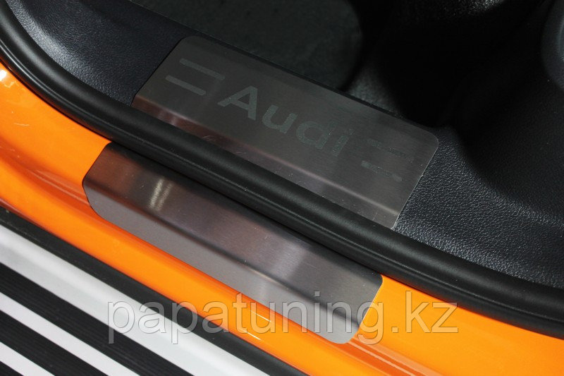 Накладки на пластиковые пороги (лист шлифованный надпись Audi) 4шт ТСС для Audi Q3 2019- - фото 1 - id-p108851451