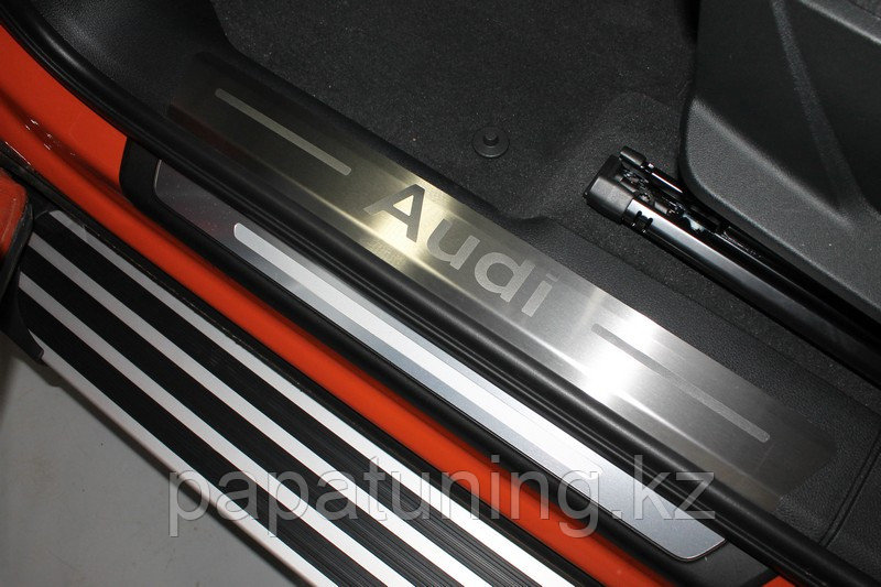 Накладки на пластиковые пороги (лист шлифованный надпись Audi) 4шт ТСС для Audi Q3 2019- - фото 2 - id-p108851451