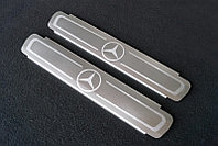 Пластикалық табалдырықтарға арналған т семдер (Mercedes логотипінің тегістелген парағы (фоны құмды)) Mercedes-Benz GL үшін ТСС