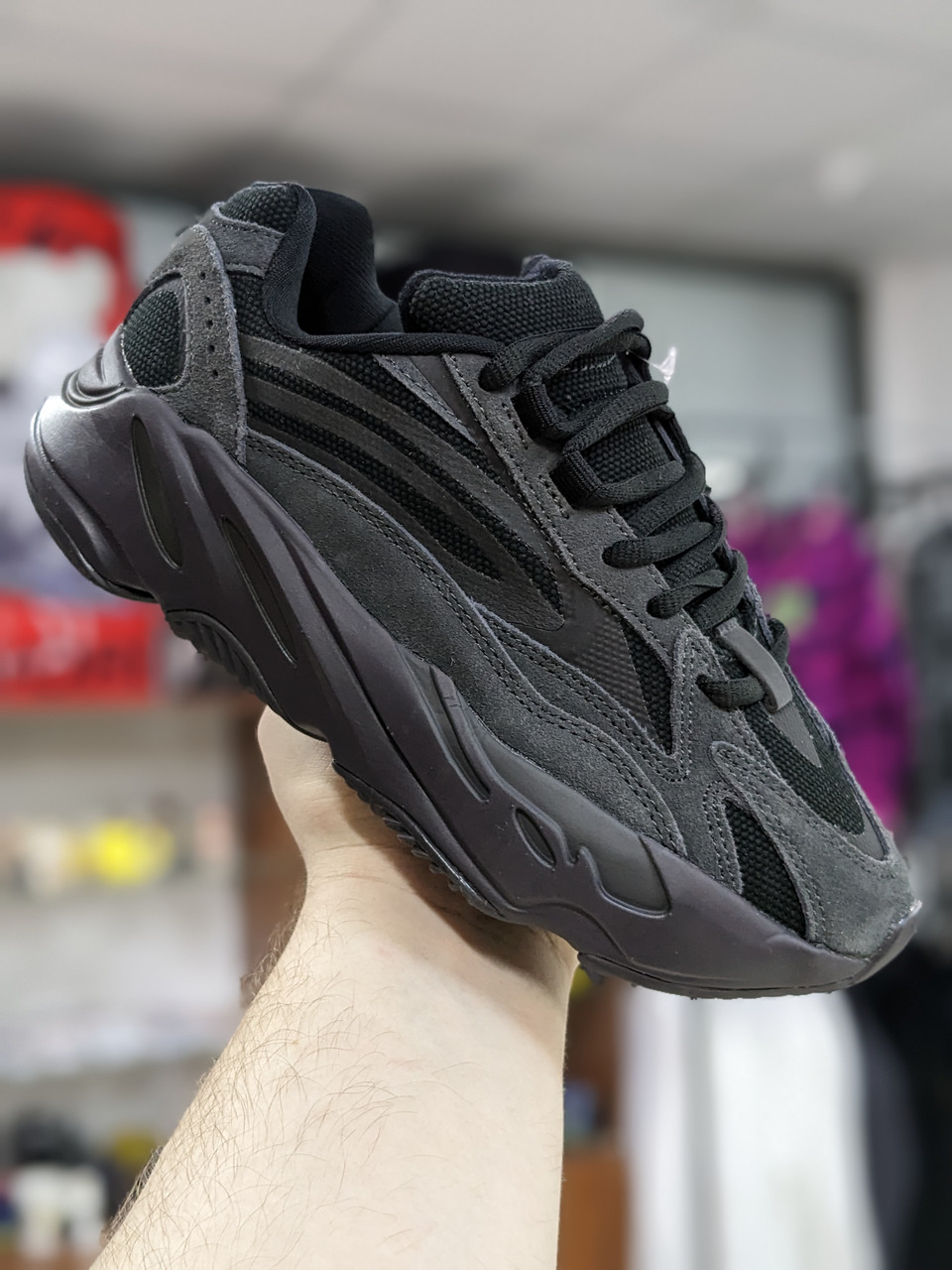 Кроссовки Adidas Yeezy Boost 700 - фото 2 - id-p109042370