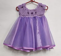 Нарядное вязаное платье для девочки с ажурной кокеткой и пышной юбкой