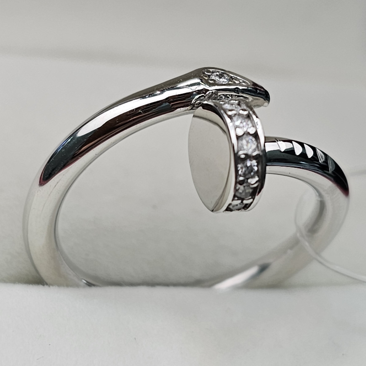 Золотое кольцо с фианитами 1,95 гр, 17,5 размер, Белое золото 585 проба - фото 1 - id-p109167150