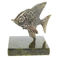Декоративная статуэтка из бронзы рыба "Скалярия" на подставке змеевик