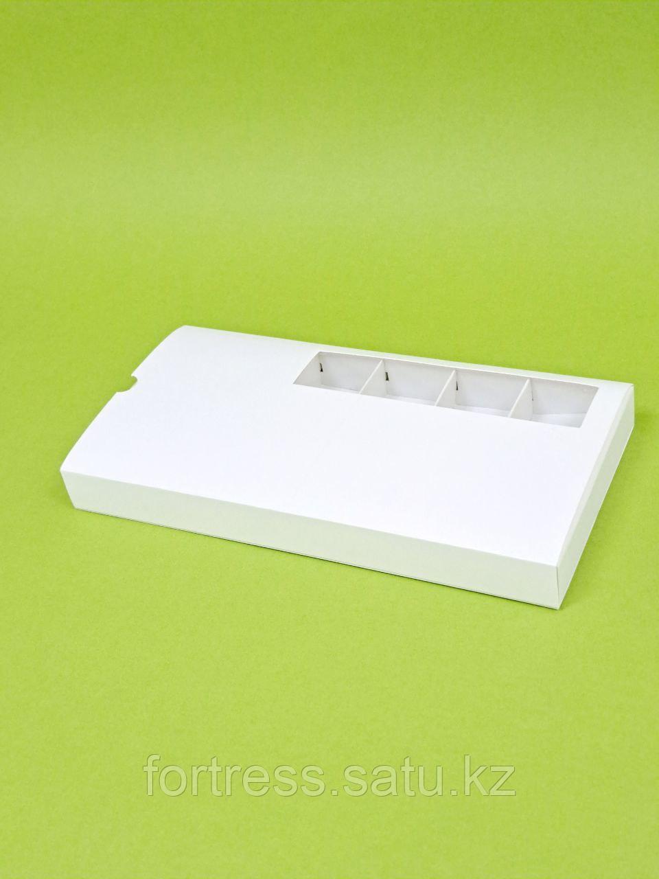 Коробка белая с конструкцией пенал с окном наружный размер 26*13*2,5внут-ний размер(24*11*2,5)раз ячейки 4*4 - фото 4 - id-p107470396