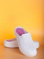 Сабо с розовой стелькой