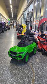 Детский электро толокар BMW с педалью зеленый