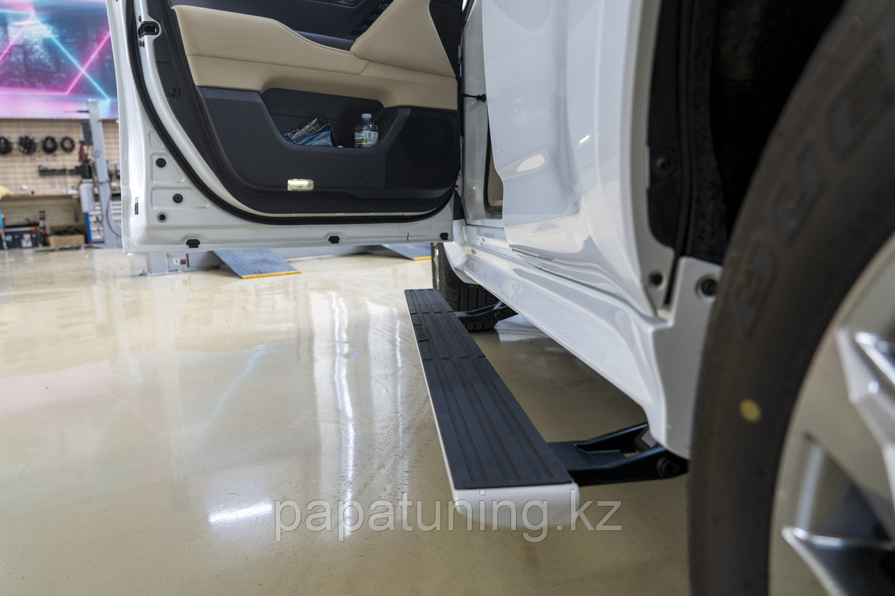 Пороги выдвижные электрические ОЕМ для Toyota Land Cruiser 300 white 2023- - фото 8 - id-p109297175