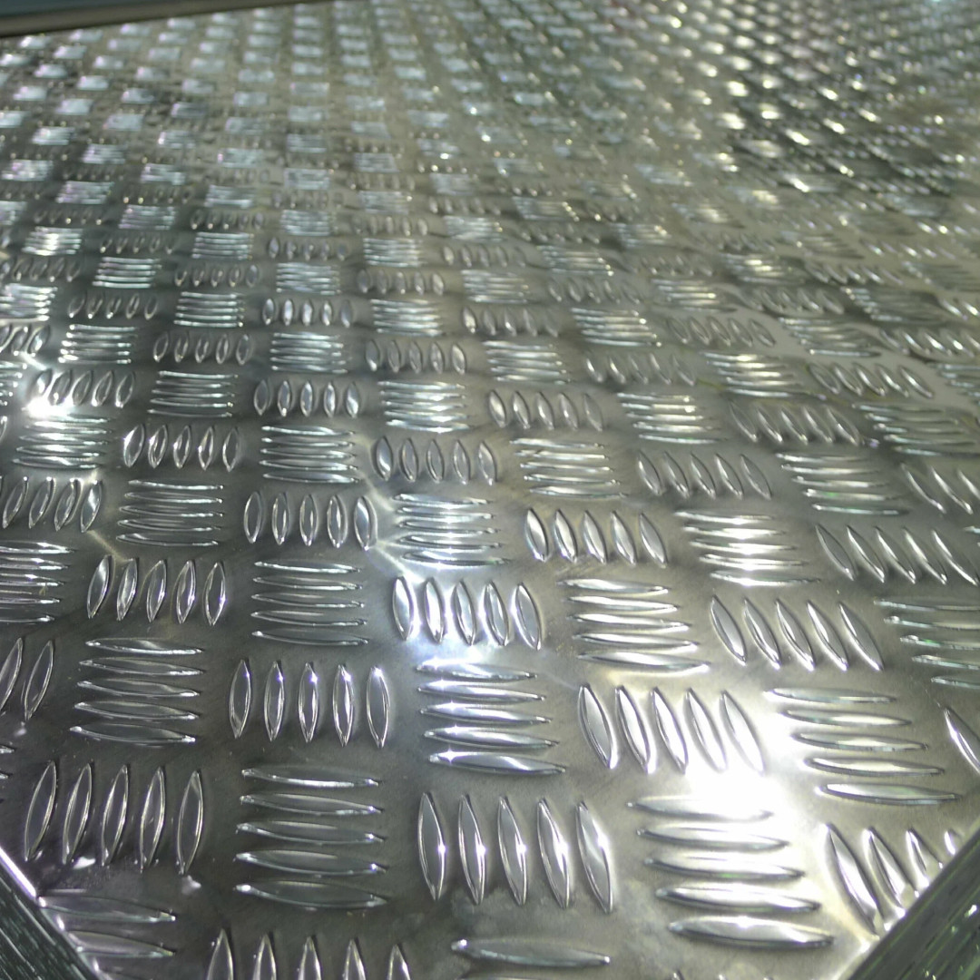 Алюминиевый рифленый лист 2,5x1200x3000 мм АМг2НР - фото 1 - id-p104745780