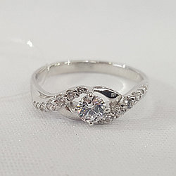 Кольцо из серебра с фианитами SOKOLOV 94012201 серебро с родием