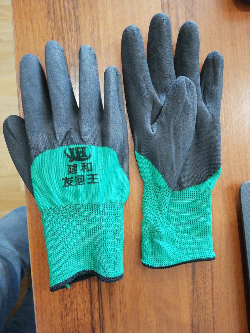 Перчатки рабочие зеленые с покрытием