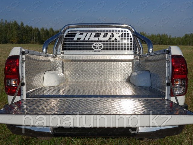 Защитный алюминиевый вкладыш в кузов автомобиля (борт) ТСС Toyota Hilux 2020- - фото 1 - id-p109389749