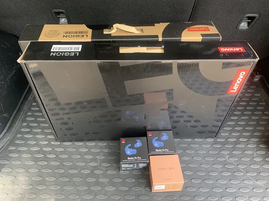 Игровой ноутбук Legion Pro 7i Lenovo 16" Legion Pro 7i 16IRX8H Gaming Laptop (Onyx Gray)