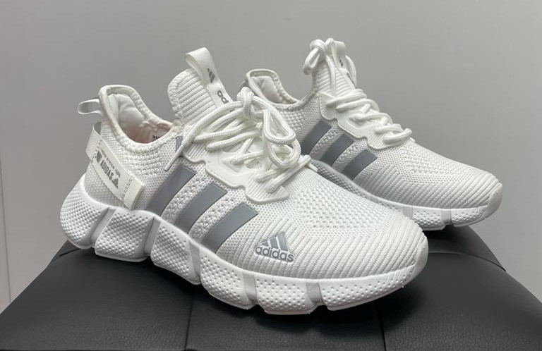 Белые лёгкие кроссовки Adidas 37-41 - фото 3 - id-p88135287