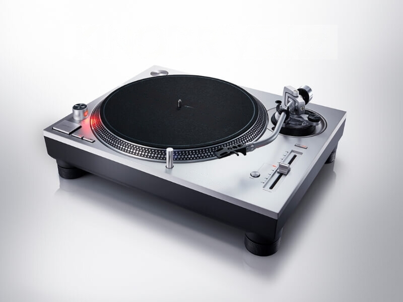 TECHNICS Проигрыватель пластинок SL-1200MK7EG СЕРЕБРО
