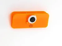 Клипса Mastrad маленькая с датером и на магните, оранжевая F90409