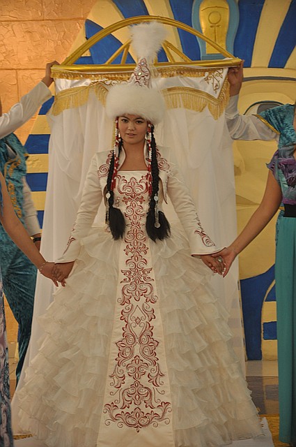 Сдаю на прокат казахское национальное платье