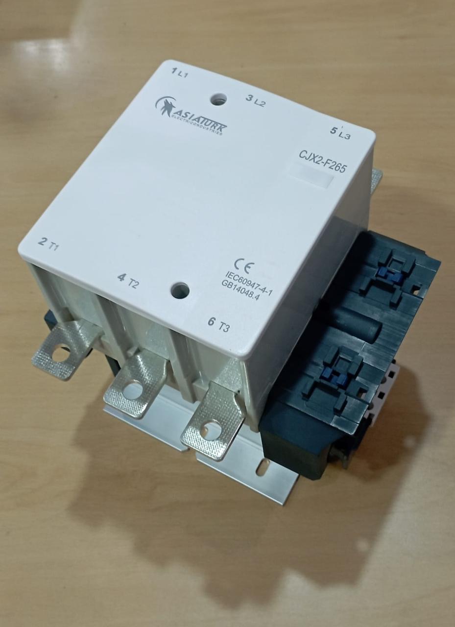 Контактор 265А LC1F 265/220V