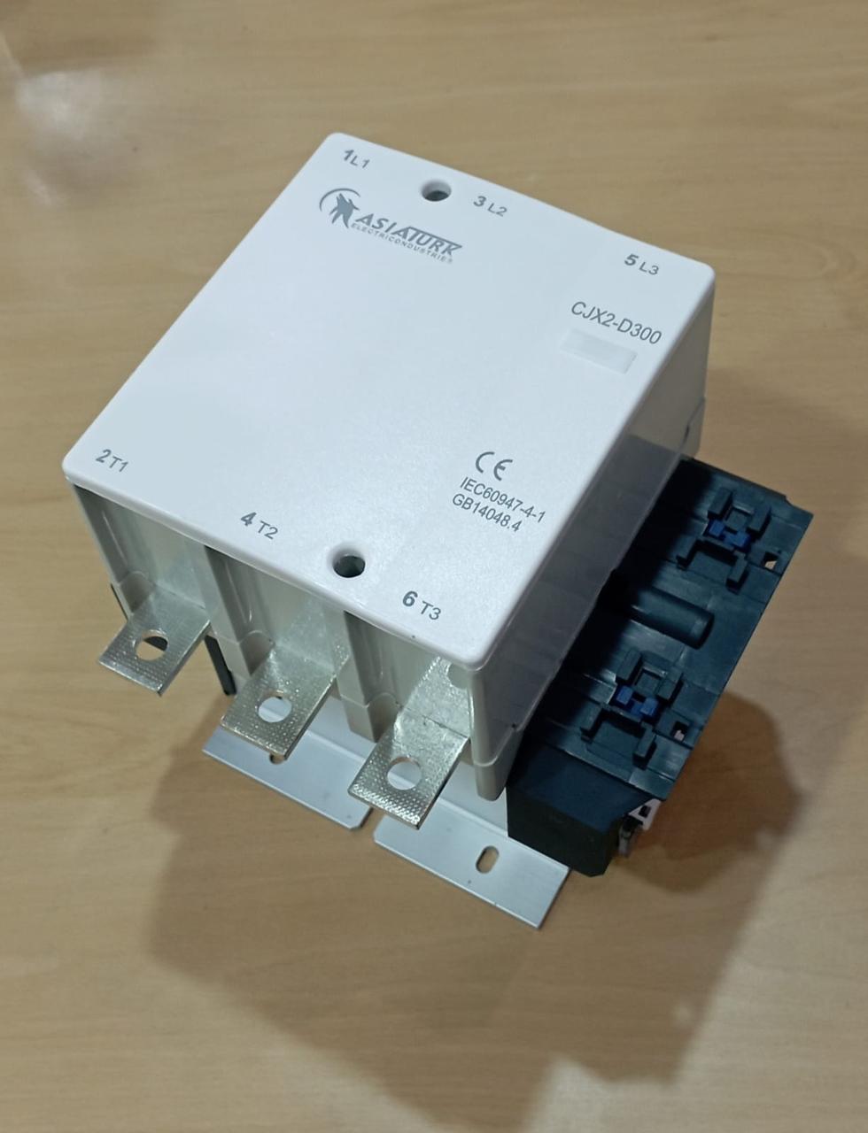 Контактор LC1D 300/220V