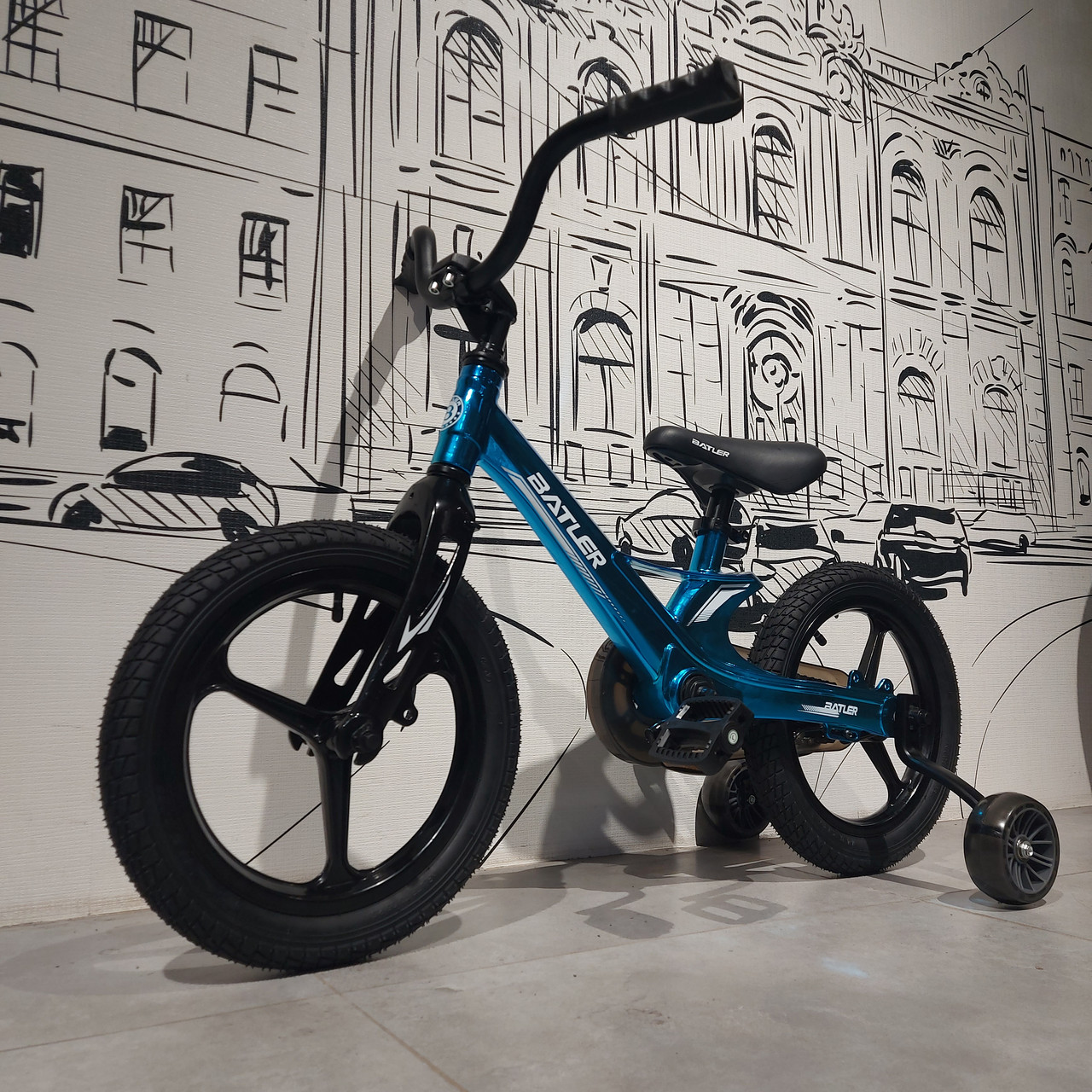 Детский двухколесный велосипед "Batler" с литыми дисками. 14" колеса. С боковыми поддерживающими колесиками. - фото 1 - id-p110344223