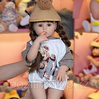 Кешкі көйлектер мен шұлықтардағы әйелдер эротикалық фотосуреттер