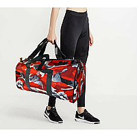 Сумка женская спортивная дорожная камуфляжная с плечевыми ремнями красная