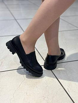 Женские туфли-лоферы на низком каблуке. Новинка сезона "Осень 2023".