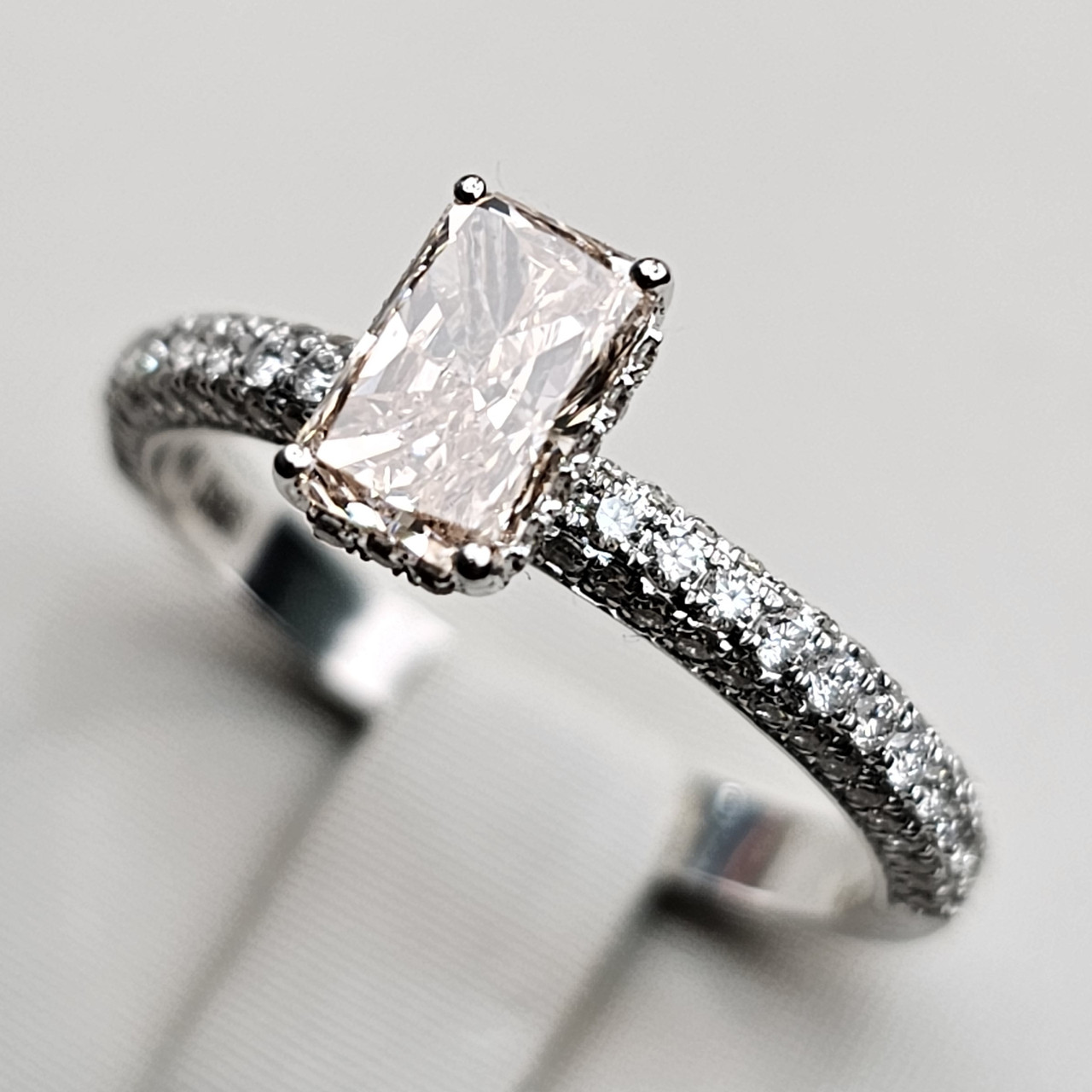 Золотое кольцо с бриллиантами 0.70Сt SI2/Pink огранка "Радиант" 0,51Сt VS2/H, 17.5 размер - фото 4 - id-p110528594