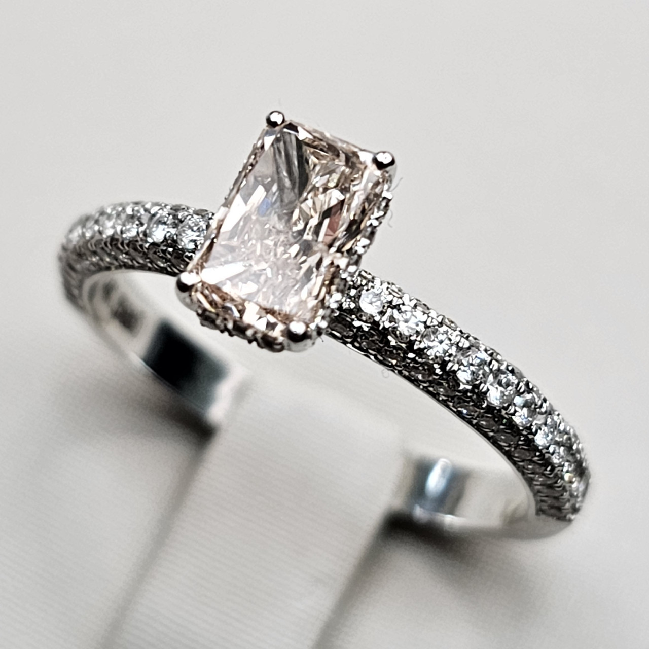 Золотое кольцо с бриллиантами 0.70Сt SI2/Pink огранка "Радиант" 0,51Сt VS2/H, 17.5 размер - фото 5 - id-p110528594