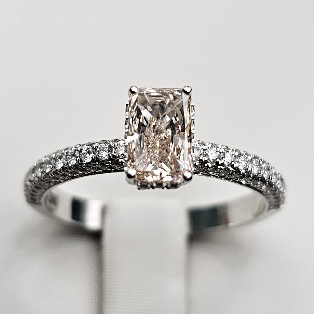 Золотое кольцо с бриллиантами 0.70Сt SI2/Pink огранка "Радиант" 0,51Сt VS2/H, 17.5 размер - фото 10 - id-p110528594