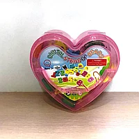 VK порно: Бір қыздың қолын мысығына тығып алған.