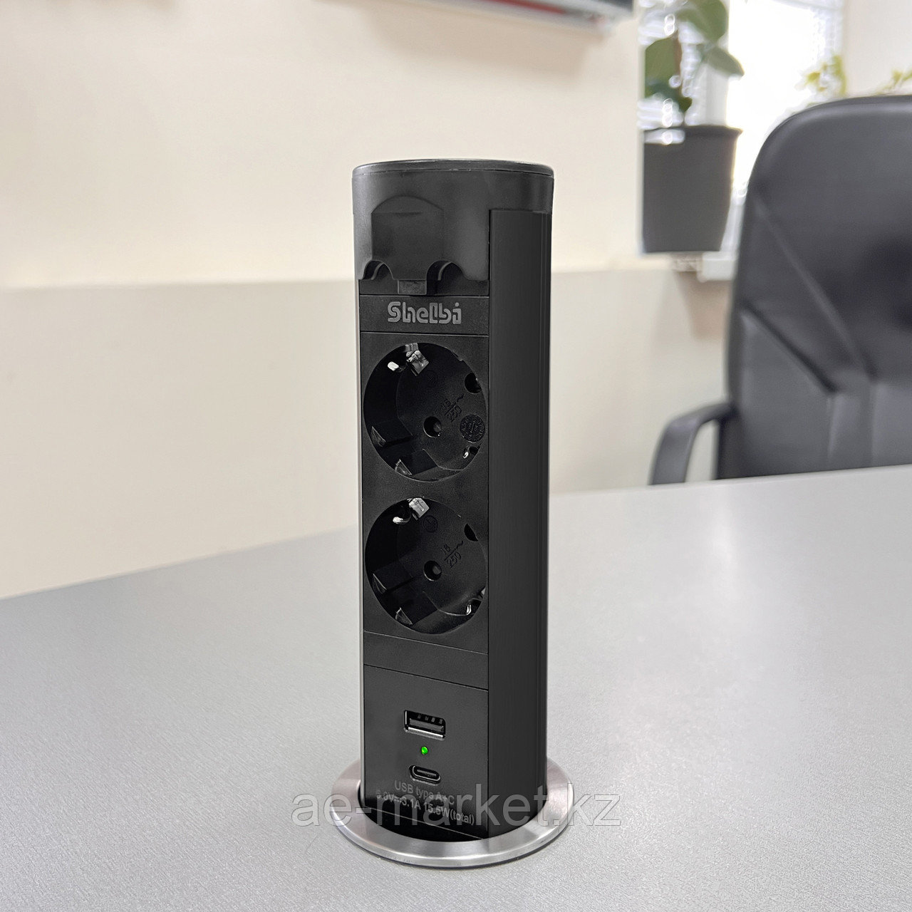 Shelbi Выдвижной-автоматический настольный розеточный блок на 2 розетки 200B, 1 USB, 1 Type-C, чёрный - фото 1 - id-p110556948